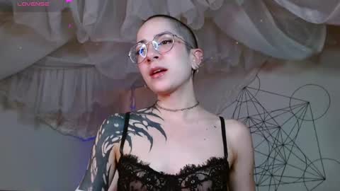 Snapshot of nanaxnana chatting on 02/19/25, 09:39 Alma Maria online show from 02/19/25, 09:39