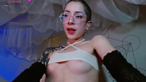 Snapshot of nanaxnana chatting on 02/23/25, 08:28 Alma Maria online show from 02/23/25, 08:28