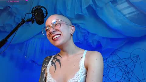 Snapshot of nanaxnana chatting on 09/13/25, 05:29 Alma Maria online show from 09/13/25, 05:29