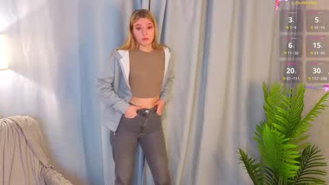 Hello im Lola online show from 11/22/25, 03:16