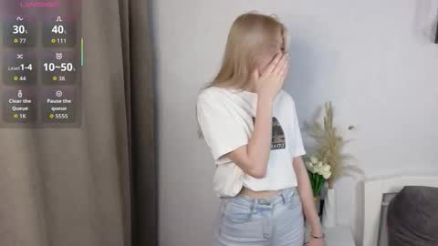 Hello im Lola online show from 12/20/25, 03:35