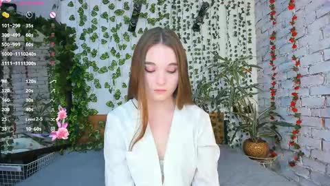 Snapshot of nancycaseys chatting on 02/24/25, 06:27 Luna online show from 02/24/25, 06:27