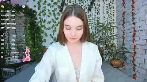 Snapshot of nancycaseys chatting on 02/24/25, 09:32 Luna online show from 02/24/25, 09:32
