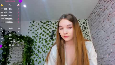 Snapshot of nancycaseys chatting on 02/27/25, 01:07 Luna online show from 02/27/25, 01:07