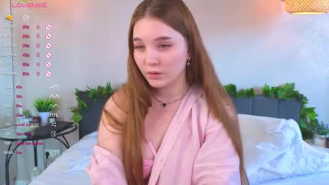 Snapshot of nancycaseys chatting on 09/23/25, 05:32 Luna online show from 09/23/25, 05:32