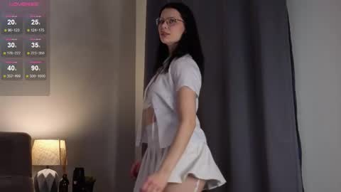 Snapshot of nancydrewww chatting on 12/16/25, 02:11 Nancy online show from 12/16/25, 02:11