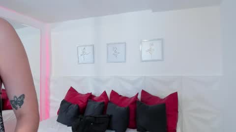 Snapshot of naomi_amoretti chatting on 02/11/26, 04:34 Naomi Amoretti online show from 02/11/26, 04:34