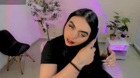 Snapshot of naomi_aniston chatting on 05/19/26, 02:23 naomi_aniston online show from 05/19/26, 02:23
