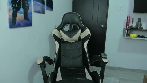 Snapshot of naomi_berckley chatting on 10/15/25, 05:51 naomi_berckley online show from 10/15/25, 05:51