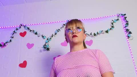 Naomi online show from 11/04/25, 09:03