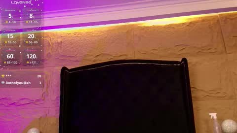 Naomi online show from 10/18/25, 09:26