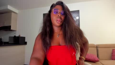 Snapshot of naomi_kiing chatting on 02/19/25, 09:25 Nathalia King online show from 02/19/25, 09:25