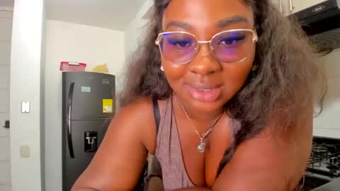 Snapshot of naomi_kiing chatting on 02/27/25, 07:47 Nathalia King online show from 02/27/25, 07:47