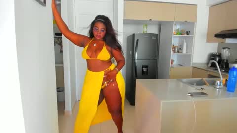 Snapshot of naomi_kiing chatting on 09/25/25, 04:43 Nathalia King online show from 09/25/25, 04:43