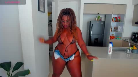 Snapshot of naomi_kiing chatting on 02/20/26, 04:18 Nathalia King online show from 02/20/26, 04:18