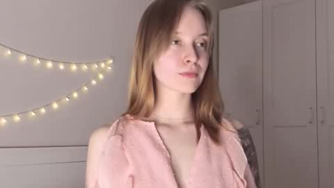 Snapshot of naomi_oops chatting on 02/01/26, 04:05 Naomi online show from 02/01/26, 04:05