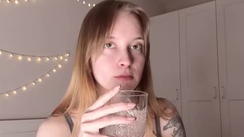 Snapshot of naomi_oops chatting on 03/01/26, 08:00 Naomi online show from 03/01/26, 08:00