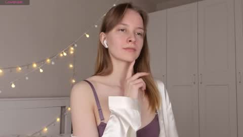 Snapshot of naomi_oops chatting on 05/25/26, 05:08 Naomi online show from 05/25/26, 05:08