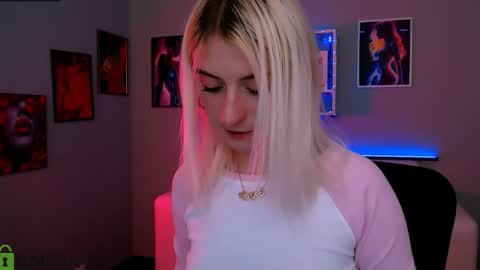 Snapshot of naomi_pratt chatting on 01/17/26, 09:18 Naomi online show from 01/17/26, 09:18