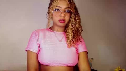 Snapshot of naomi_rider77 chatting on 09/19/25, 10:49 mara Jos online show from 09/19/25, 10:49