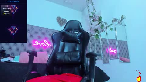 Naomi online show from 12/19/25, 11:17