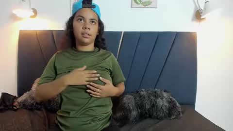 Snapshot of naomi_x0 chatting on 12/03/25, 01:42 naomi_x0 online show from 12/03/25, 01:42