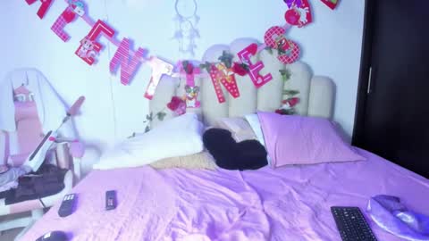 Snapshot of naomiasha_ chatting on 02/05/25, 02:37 online show from 02/05/25, 02:37