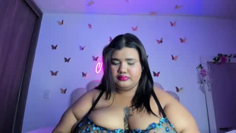 Snapshot of naomiasha_ chatting on 09/30/25, 01:43 online show from 09/30/25, 01:43
