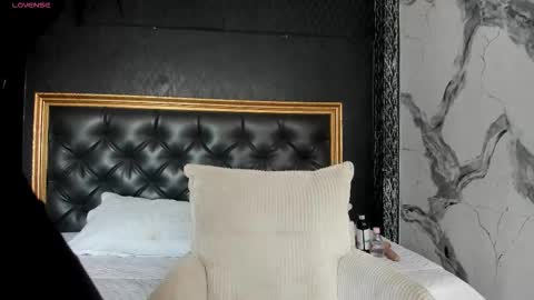 Naomi Frost online show from 11/28/25, 01:47