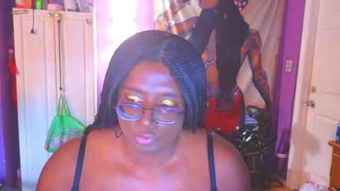 Snapshot of naomifux chatting on 05/28/26, 07:00 Naomi online show from 05/28/26, 07:00