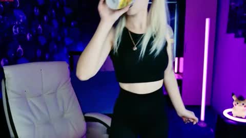 Snapshot of naomihita chatting on 10/30/25, 09:44 naomihita online show from 10/30/25, 09:44