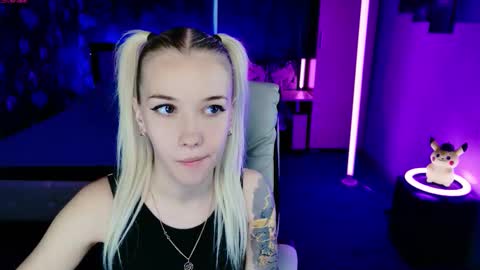 naomihita online show from 11/19/25, 10:48