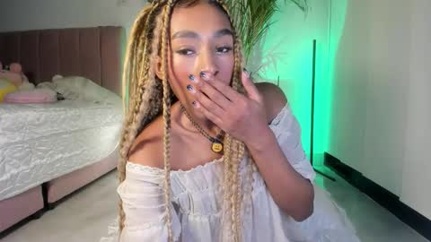 Naomii online show from 09/10/25, 12:43