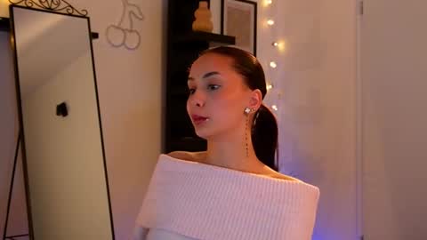naomii_20 online show from 11/18/25, 08:46