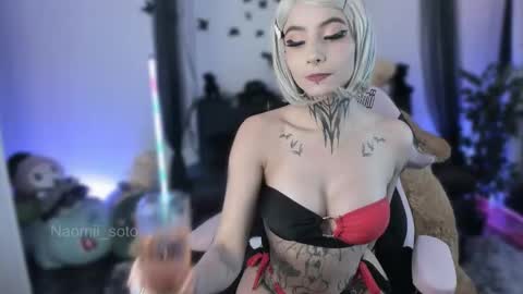 Naomi online show from 11/22/25, 09:25