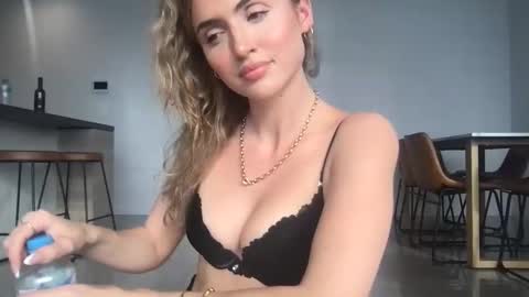 Snapshot of naomirhoades chatting on 02/04/25, 06:57 naomirhoades online show from 02/04/25, 06:57