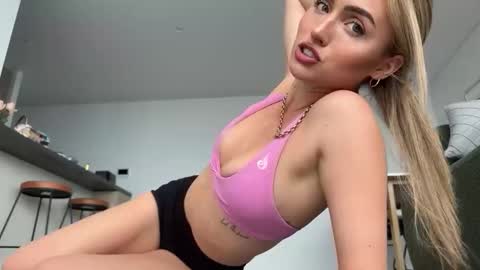 Snapshot of naomirhoades chatting on 02/04/25, 10:45 naomirhoades online show from 02/04/25, 10:45