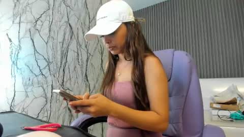 Snapshot of naomis_36 chatting on 06/14/26, 02:08 Naomis online show from 06/14/26, 02:08