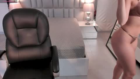 Naomi online show from 10/05/25, 12:47