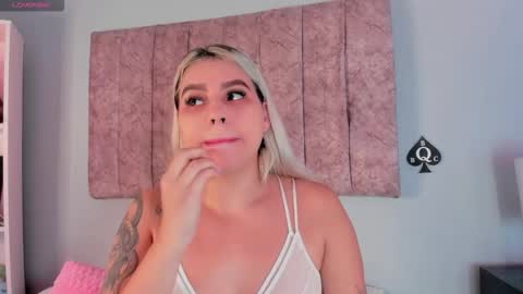 Laura  online show from 10/17/25, 05:15