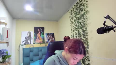 naomy online show from 01/04/25, 07:34