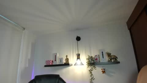 naomy online show from 08/04/26, 10:12