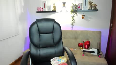 naomy online show from 08/06/26, 12:01