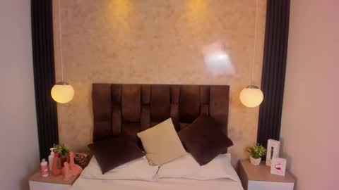 Naomy Smith online show from 11/30/25, 07:07