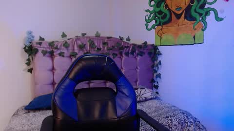 Snapshot of naomybenedetti chatting on 11/16/25, 01:06 Nao online show from 11/16/25, 01:06