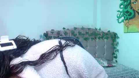 Snapshot of naomybenedetti chatting on 12/15/25, 02:54 Nao online show from 12/15/25, 02:54