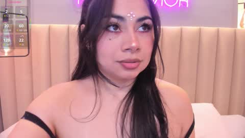 Naomy  online show from 11/16/25, 05:29