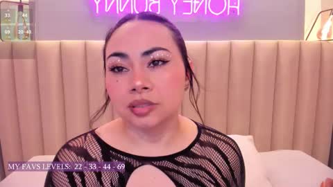 Naomy  online show from 11/17/25, 05:19