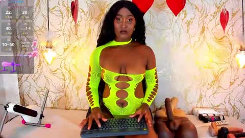 Snapshot of naomyy_cooper chatting on 05/20/26, 08:59 Naomy online show from 05/20/26, 08:59