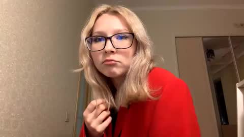 Sarah  online show from 03/17/26, 03:48